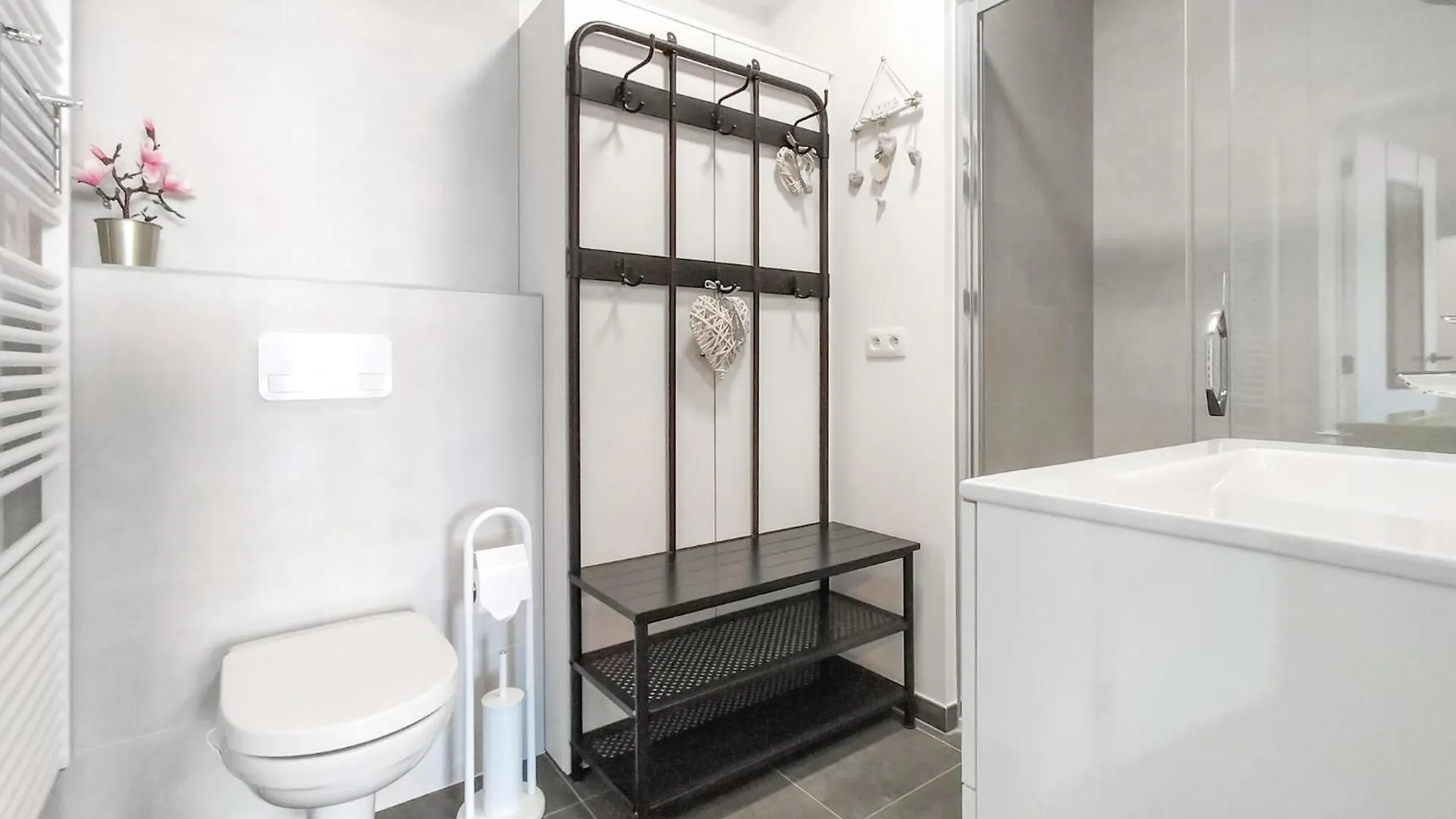 Awesome Apartment In Oostende With Kitchen Belgia